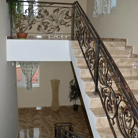 Къща за гости Eco Complex Miramar Минерални Бани